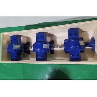 84*84 Tube Enclosed Slewing Drive PV Worm Gear Slewing Drive