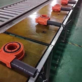 SE9 Slewing Bearing Drive Automotive Lifts Vertical Slewing Drive For Solar Tracking System