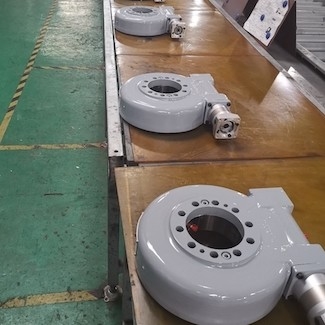 9&quot; Compact Worm Drive Slew Ring High Accuracy 130kN Radial Load